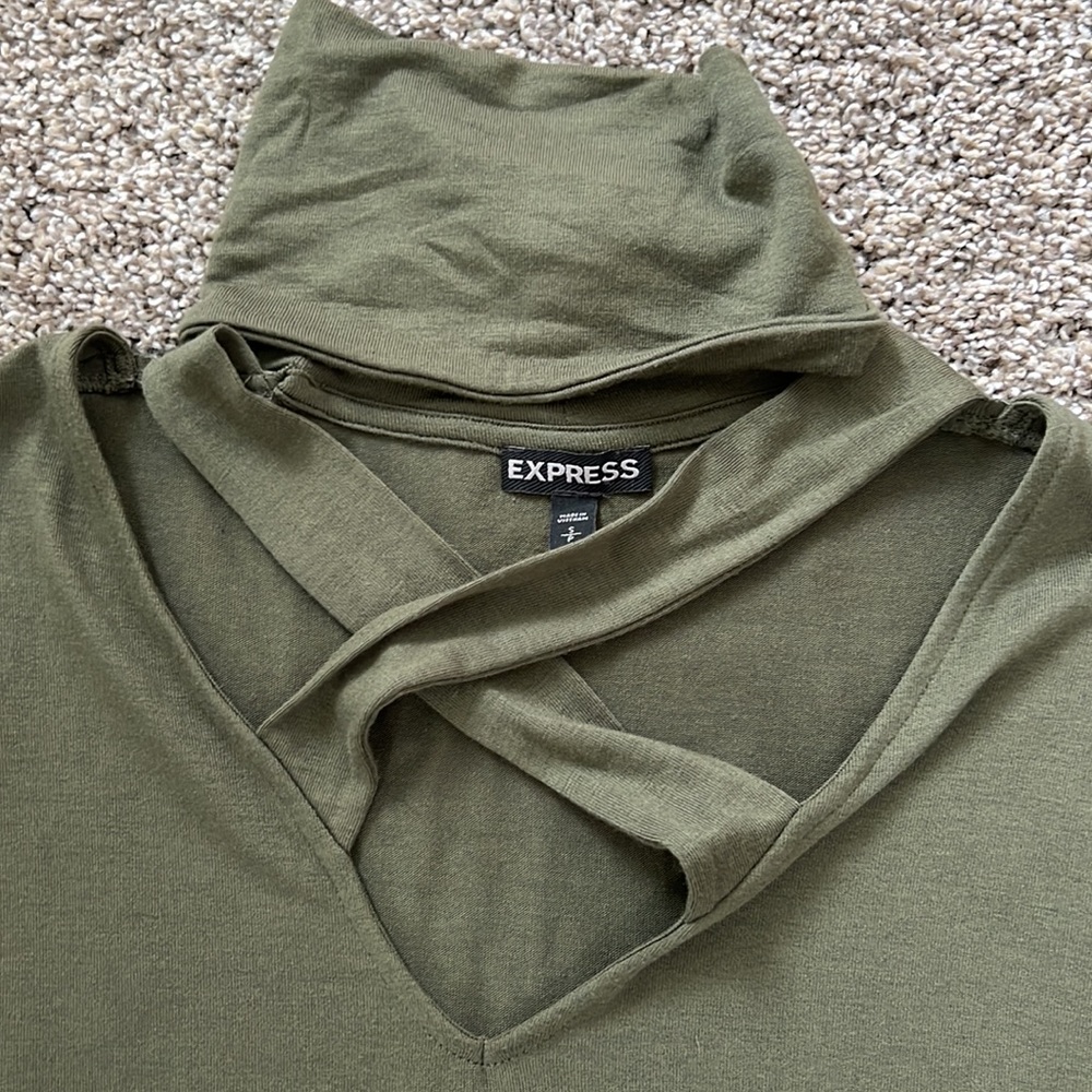 Express Cutout Top - Picture 4 of 7